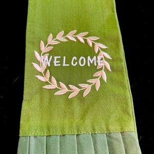 NWOT Guest Towel w/welcome monogram